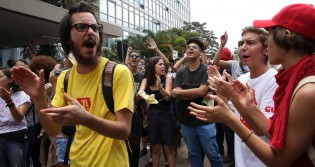 “Militantes não são professores. Militante é um desgraçado que quer perverter a aula", detona professora (veja o vídeo)