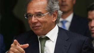 “Entro no supermercado, as pessoas me agradecem”, diz Guedes sobre medidas econômicas implementadas durante a pandemia