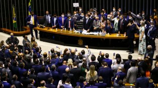 Câmara dos Deputados aumenta em 170,8% o reembolso de saúde para os parlamentares