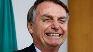 A “homenagem” bem-humorada à “mídia do ódio” feita pelo presidente Jair Bolsonaro
