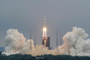 Por um "erro de cálculo", foguete da China deve cair na Terra nos próximos dias
