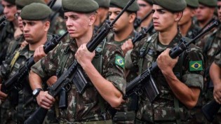 “O Exército é o anjo da guarda da população brasileira”, afirma coronel Gobbo (veja o vídeo)