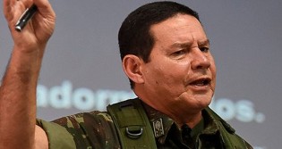 Sobre a operação em Jacarezinho, General Mourão confronta a “esquerdalha”: “Tudo bandido”