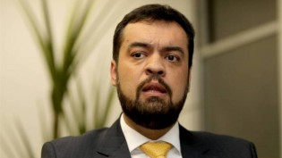 Deputado socialista quer o impeachment de Cláudio Castro por "crime de responsabilidade" em operação no Jacarezinho