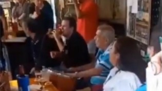 A hipocrisia de Eduardo Paes na roda de samba: “Errei, mas ‘negacionistas’ não devem se animar” (veja o vídeo)