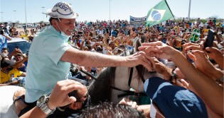 Desesperado, PT entra com ação no STF para tirar Bolsonaro dos braços do povo