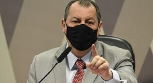 Omar Aziz, o “patifão”, ameaça ministro da saúde (veja o vídeo)