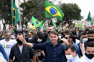 A "esquerdalha" e a mídia já perceberam que Bolsonaro é um "monstro" na estratégia política