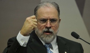 Para o desespero da esquerda, Aras diz que não houve falta de ação do governo para compra de vacinas (veja o vídeo)