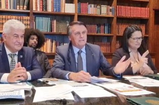 Bolsonaro joga CPI na latrina e dá a descarga, em resposta a carta de Aziz, Renan e Randolfe: “Caguei”! (veja o vídeo)