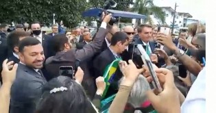 AO VIVO: Bolsonaro chega em SC e é aclamado pelo povo (veja o vídeo)