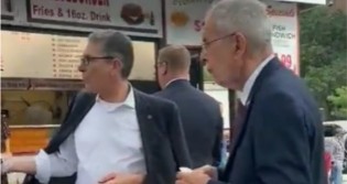 Presidente da Áustria demonstra simplicidade (veja o vídeo)