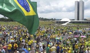 Porque a direita avança no Brasil e no mundo