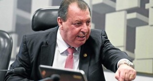 Senadores se unem e lançam a mais dura Nota de Repúdio que a política já viu