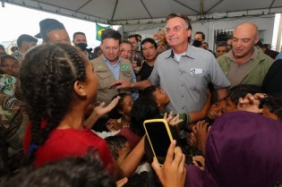 Bolsonaro visita refugiados em RR e diz que não deixará acontecer no Brasil o mesmo que na Venezuela (veja o vídeo)