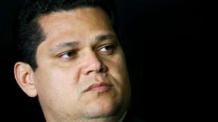 Alcolumbre deixa a CCJ temporariamente e sabatina de Mendonça tem chances de finalmente acontecer