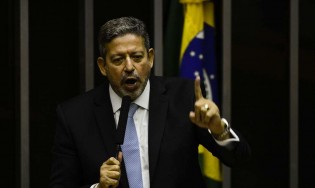 Oposição é "jumenta cega" e ao atacar Lira acaba jogando a favor de Bolsonaro