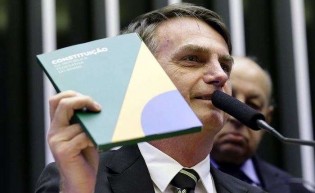 As três hipóteses possíveis para a atitude de Bolsonaro ante aos reiterados abusos a nossa Constituição
