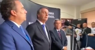 Repórter tenta lacrar e recebe resposta avassaladora do presidente Bolsonaro (veja o vídeo)