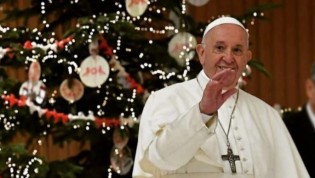 Em gafe terrível, TV anuncia a morte do Papa Francisco (veja o vídeo)