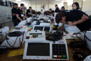 Urnas eletrônicas: a batalha decisiva