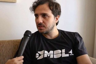 Coordenador do MBL, acompanhante de MamãeFalei na viagem, agride uma mulher nas redes sociais
