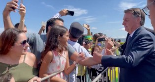 67anos: Apoiadores fazem surpresa a Bolsonaro na comemoração de seu aniversário (veja o vídeo)