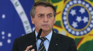 Bolsonaro anuncia instalação de 12 mil pontos de internet em escolas públicas