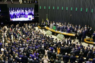 Câmara finalmente se impõe, dá cargo importante a Daniel Silveira e demonstra autonomia