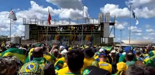 AO VIVO: Multidão de patriotas invade Brasília em defesa da democracia (veja o vídeo)