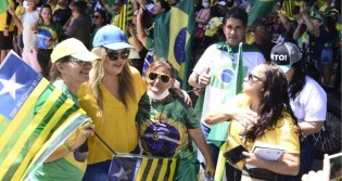 1º de Maio pelo Brasil: No Piauí, povo sai às ruas e enfrenta o calor, em atitude patriótica (veja o vídeo)