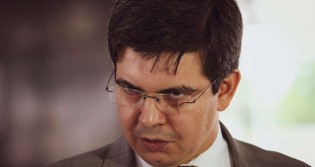 Randolfe é rejeitado no casamento eleitoral do ex-presidiário