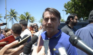 Jornalistas sentem o peso da crise que eles mesmos impulsionaram e Bolsonaro dá lição