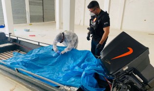 Nas buscas por desaparecidos na Amazônia, PF encontra vestígios de sangue em embarcação e prende suspeito