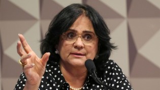 "O Brasil funciona como uma barreira contra o avanço do comunismo no continente", afirma Damares (veja o vídeo)