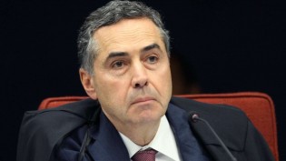 Sem descanso, Barroso é obrigado a ouvir homem indignado: “Você solta bandido e depois quer eleger no fraude” (veja o vídeo)
