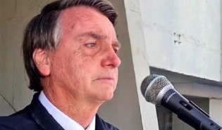 Relembrando o pior momento de sua vida, Bolsonaro não consegue conter as lágrimas (veja o vídeo)