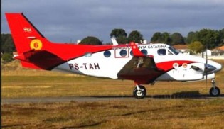 Enquanto bebê agonizava, governador fazia uso político de avião ambulância, denunciam deputados