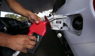 Prenúncio de nova queda no preço da gasolina faz a esquerda tremer