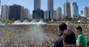 Em Marcha para Jesus no ES, Bolsonaro é ovacionado e aclamado como 'mito' pela multidão (veja o vídeo)