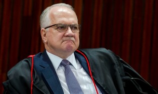 Jornalista renomado desafia o "sistema" e lança "bomba" envolvendo o TSE