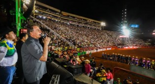 A cena que chocou a web! A recepção cinematográfica a Bolsonaro num dos lugares mais famosos do Brasil (veja o vídeo)