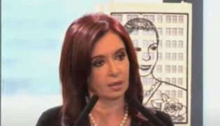 URGENTE: Kirchner sofre atentado, homem tenta atirar e arma falha (veja o vídeo)