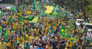 A marcha pela Liberdade pinta o Brasil de verde e amarelo