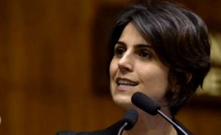 Manuela se desespera com a força de Bolsonaro e avisa a militância: “Não adianta tapar o sol com a peneira” (veja o vídeo)