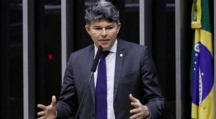 Deputado pede decreto de Garantia da Lei e da Ordem após ser censurado pela justiça