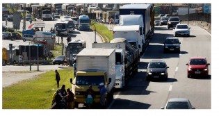 Com a iminente possibilidade de caos, Lula tenta negociar com caminhoneiros para desarmar “bomba-relógio”