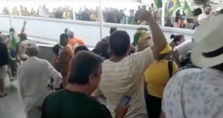 Povo faz ato impressionante contra o ex-presidiário e mostra que não vai recuar (veja o vídeo)