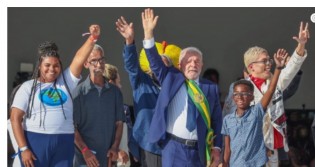 Com 60 artistas e esvaziado, 'show da posse' de Lula decepciona do começo ao fim