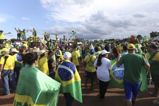 Surge a única solução para destruir a censura que avança covardemente no Brasil...
